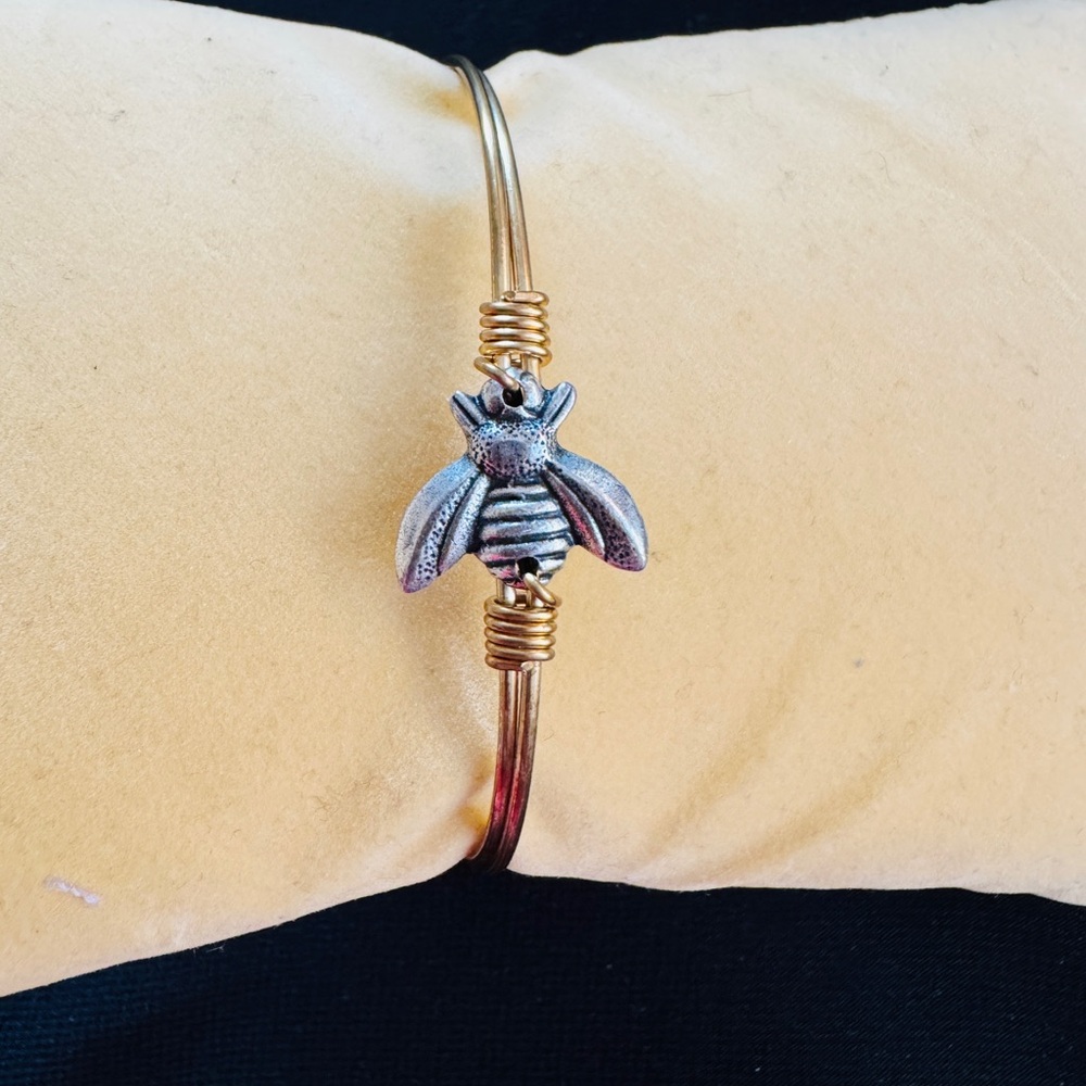 Luca+Danni bee embrace the journey bangle bracelet